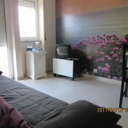 Apartment Sea Flowers